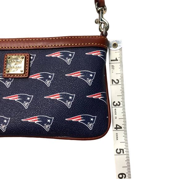 Dooney & Bourke Patriots Leather Wristlet - New with tags - Picture 10 of 10